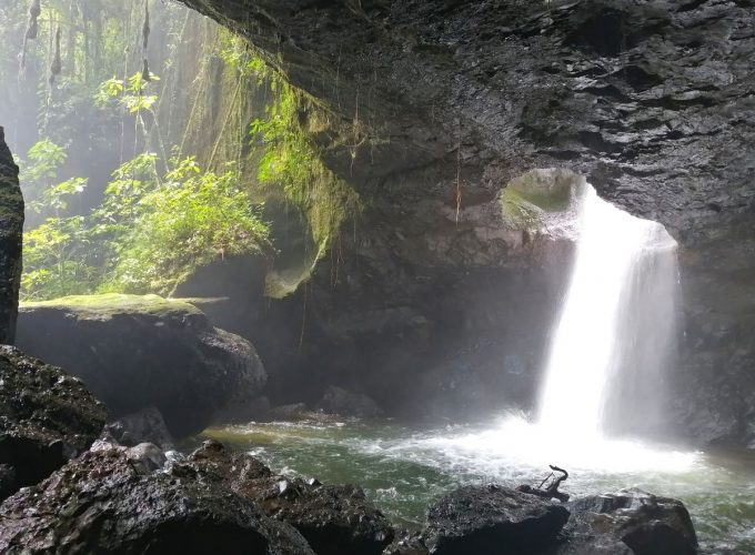 caminata a la cueva del esplendor en Jardín Antioquia
